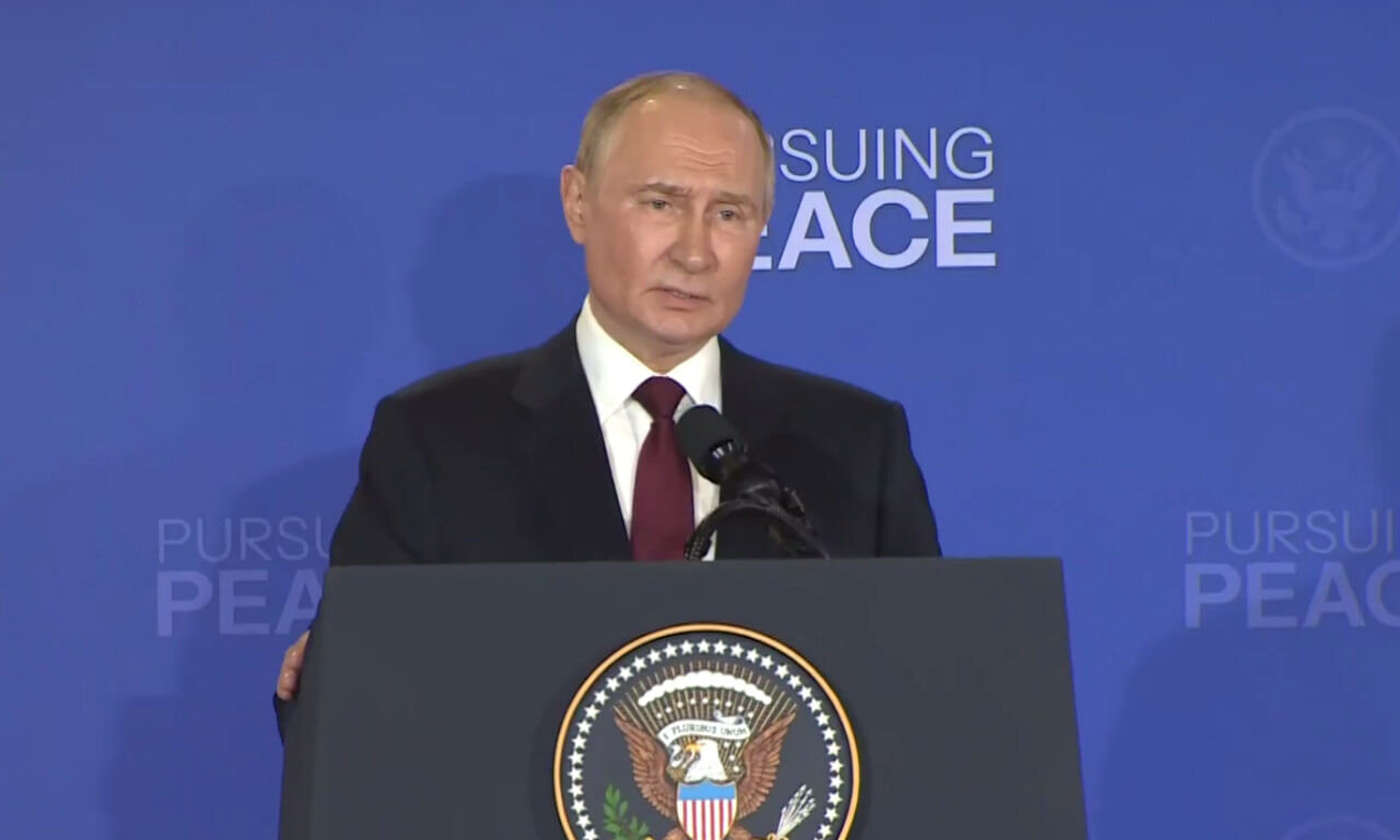 پوتین: نوری در انتهای تونل روابط روسیه و آمریکا پدیدار شده است،این ویژگیهای رهبری خوب ترامپ است پوتین: نوری در انتهای تونل روابط روسیه و آمریکا پدیدار شده است،این ویژگیهای رهبری خوب ترامپ است