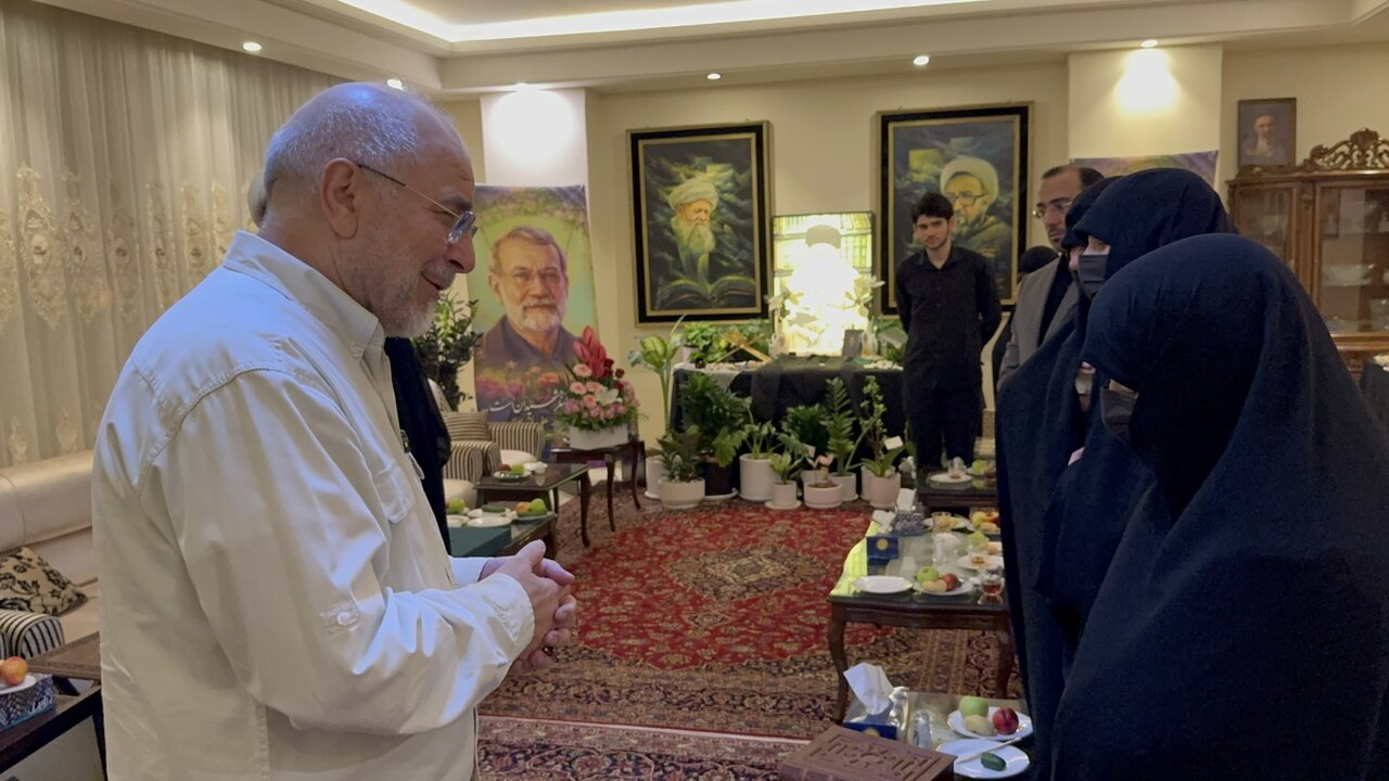 فریده مطهری، همسر علی لاریجانی: شهید لاریجانی مرگ تاجرانهای داشت/ دختر آقامرتضی امسال به مدرسه رفت و روز اول گفت دیدم پدرم با من «بای بای» کرد فریده مطهری، همسر علی لاریجانی: شهید لاریجانی مرگ تاجرانهای داشت/ دختر آقامرتضی امسال به مدرسه رفت و روز اول گفت دیدم پدرم با من «بای بای» کرد